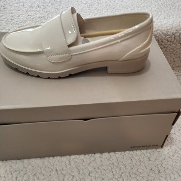 NIB Kenneth Cole Reaction Fern Loafer Ecru  Patent Women's size  5 - Picture 3 of 6